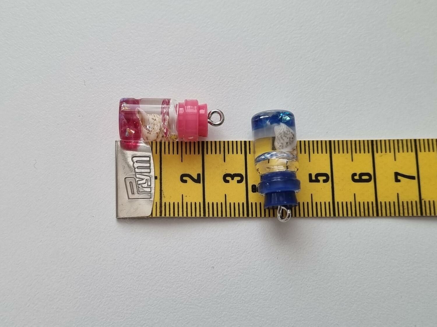 2 st små glasflaskor, flaskor med kork miniatyrer glasburkar