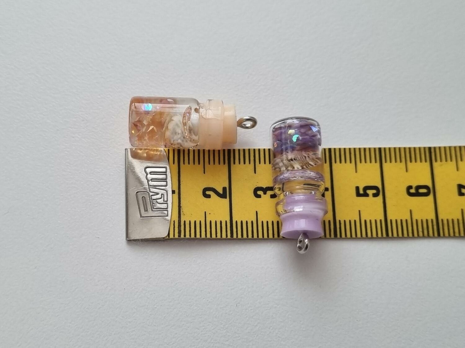 2 st små glasflaskor, flaskor med kork miniatyrer glasburkar