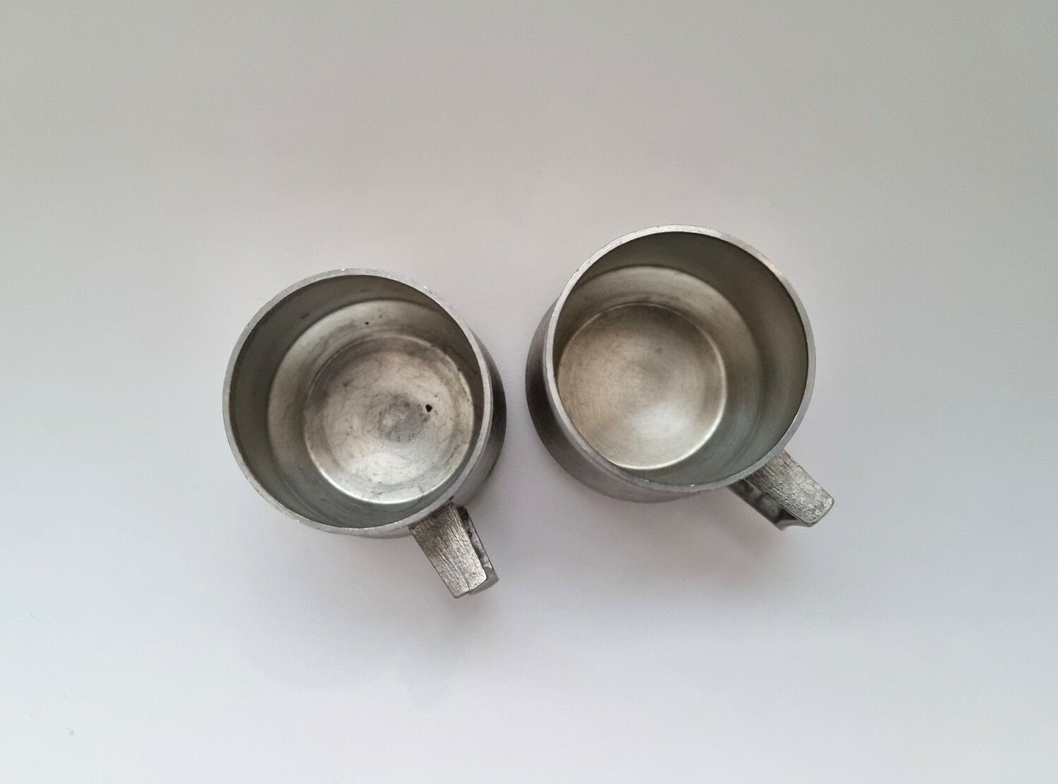 2 st muggar / koppar. NEH Svenskt Tenn Handarbete