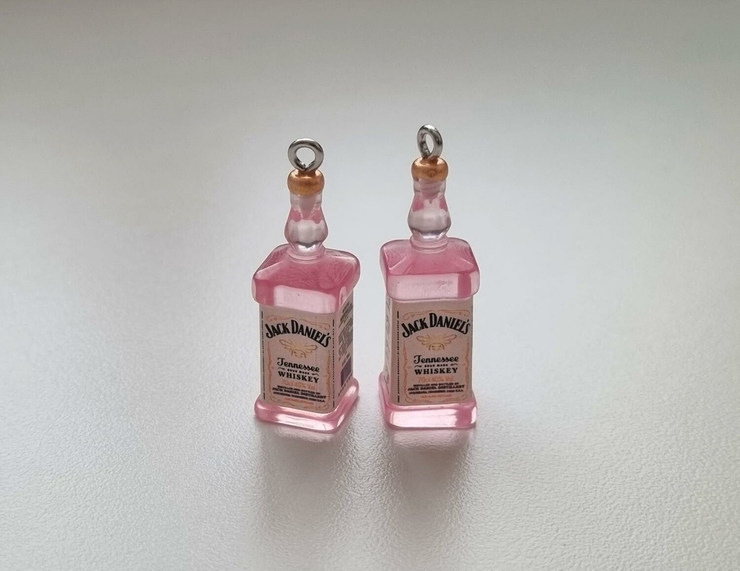 Jack Daniels miniatyrer, flaskor, miniflaskor Berlocker / hängen (2 st)