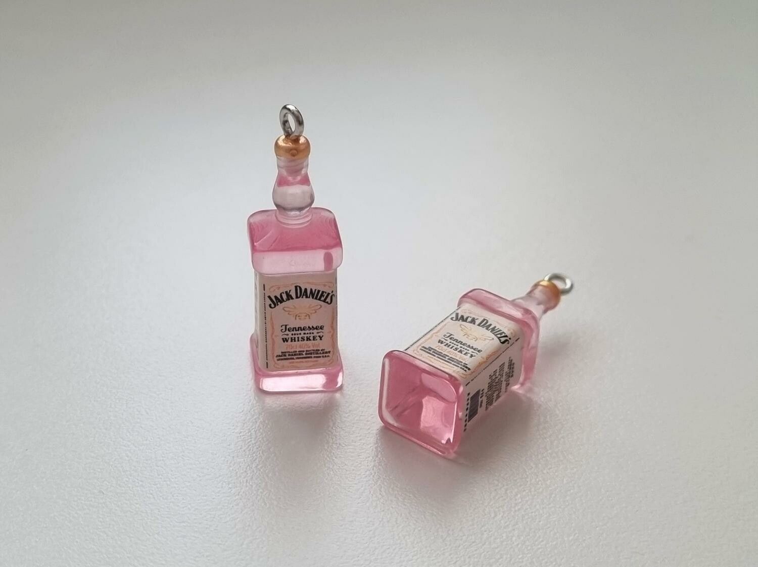 Jack Daniels miniatyrer, flaskor, miniflaskor Berlocker / hängen (2 st)