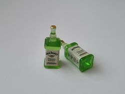Jack Daniels miniatyrer, flaskor, miniflaskor till dockskåp, tittskåp (2 st)