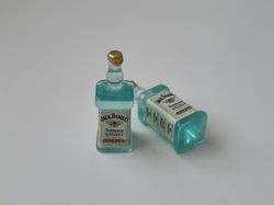 Jack Daniels miniatyrer, flaskor, miniflaskor till dockskåp, tittskåp (2 st)