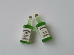 Jack Daniels miniatyrer, flaskor, miniflaskor till dockskåp, tittskåp (2 st)
