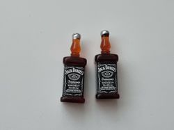 Jack Daniels miniatyrer, flaskor, miniflaskor till dockskåp, tittskåp (2 st)