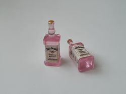 Jack Daniels miniatyrer, flaskor, miniflaskor till dockskåp, tittskåp (2 st)