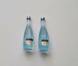 2 st miniatyrer, flaskor / champagneflaskor till dockskåp, tittskåp (ljusblå)