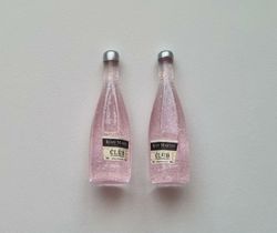 2 st miniatyrer, flaskor / champagneflaskor till dockskåp, tittskåp
