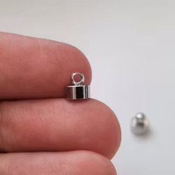 2 st magnetiska spännen / connectors (silverfärgade)