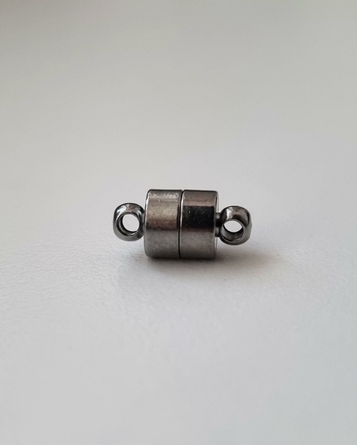 2 st magnetiska spännen / connectors (silverfärgade)