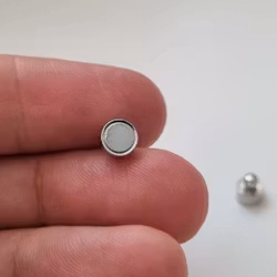 2 st magnetiska spännen / connectors (silverfärgade)