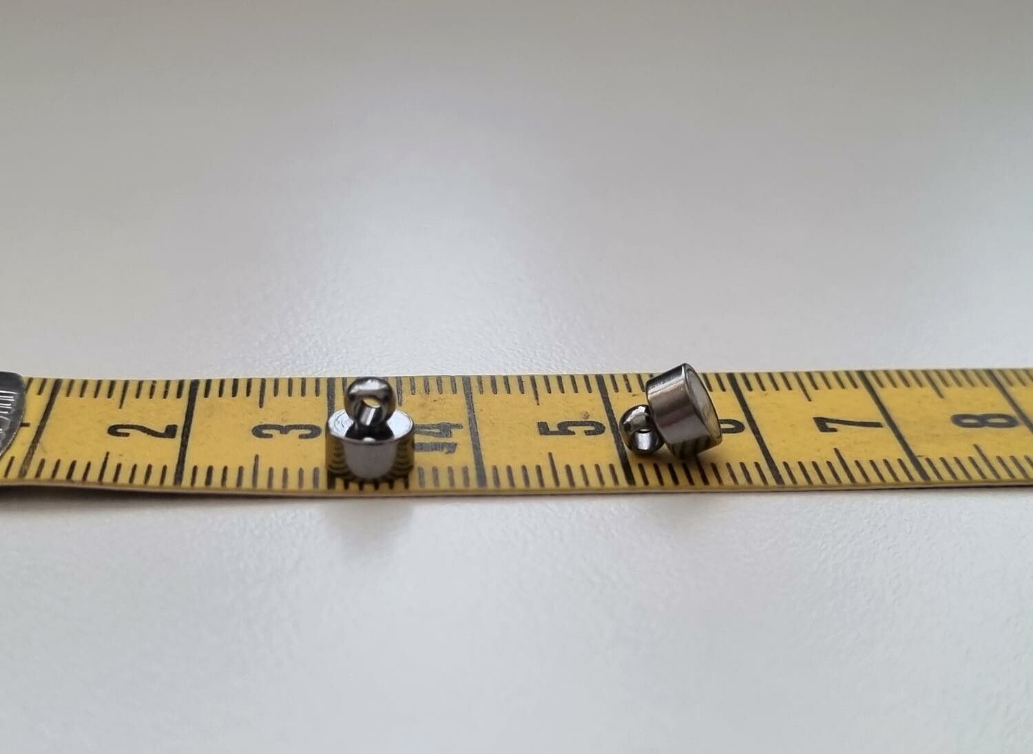 2 st magnetiska spännen / connectors (silverfärgade)