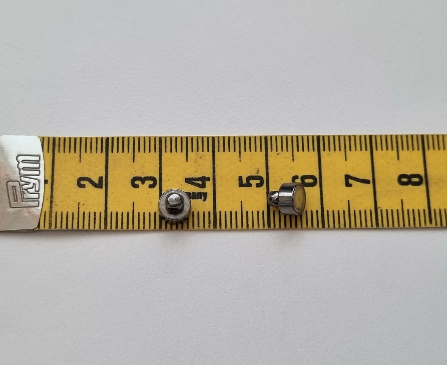 2 st magnetiska spännen / connectors (silverfärgade)