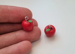 2 st röda äpplen, berlocker / miniatyrer