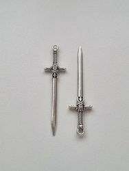 2 st svärd. Berlocker / hänge / charm