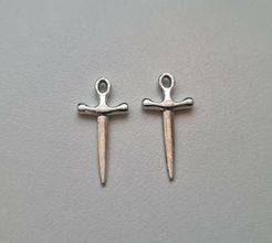 2 st mini dolkar / minisvärd. Berlocker / charms