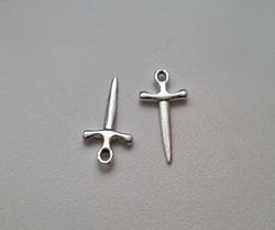 2 st mini dolkar / minisvärd. Berlocker / charms