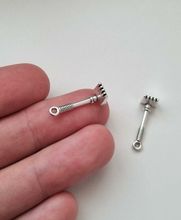 2 st silverfärgade Krattor. Berlocker / hänge / charm