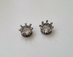 2 st Silverfärgade kronor / kungakronor. Berlocker / hänge / charm
