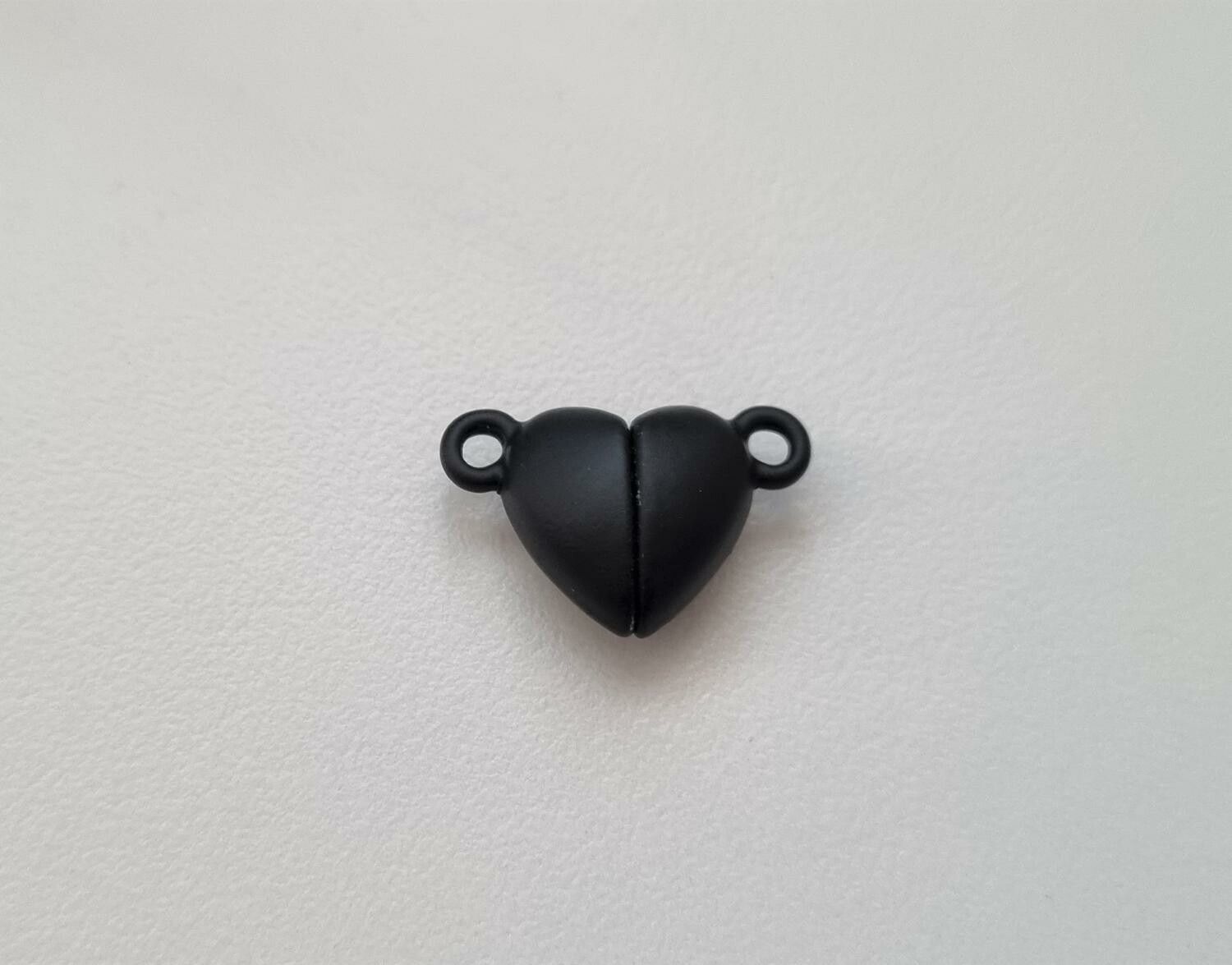 2 st hjärtformade magnetiska spännen / connectors (svarta)