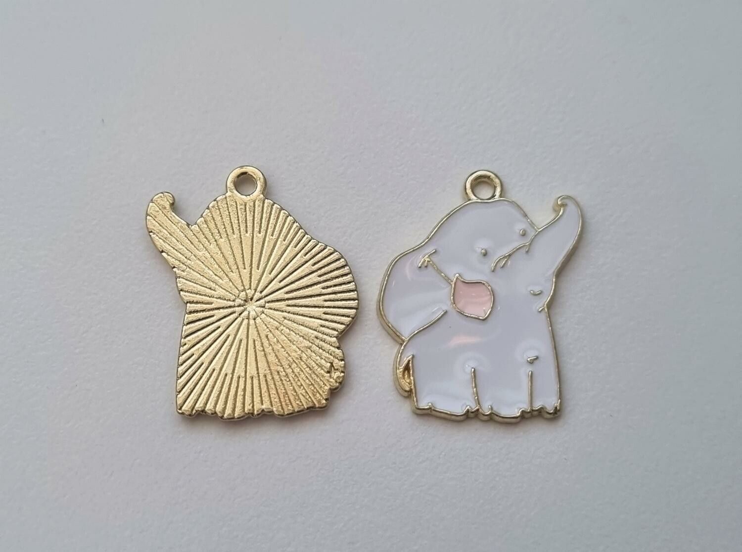 2 st Elefanter hängen / berlocker / charms till smyckestillverkning