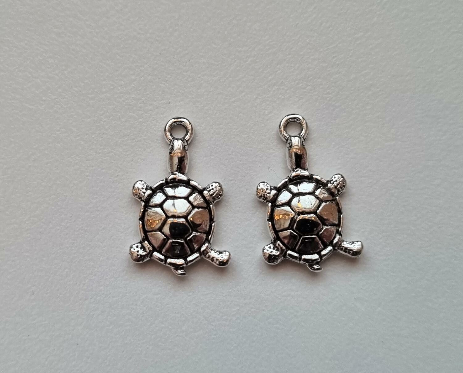 2 st söta sköldpaddor. Berlocker / charms / hängen