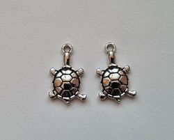 2 st söta sköldpaddor. Berlocker / charms / hängen