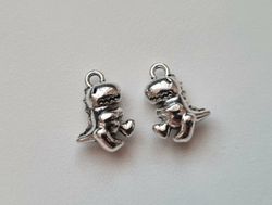 2 st Dinosaurier. Berlocker / charms / hängen
