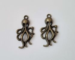 2 st bronsfärgade bläckfiskar. Berlocker / charms / hängen
