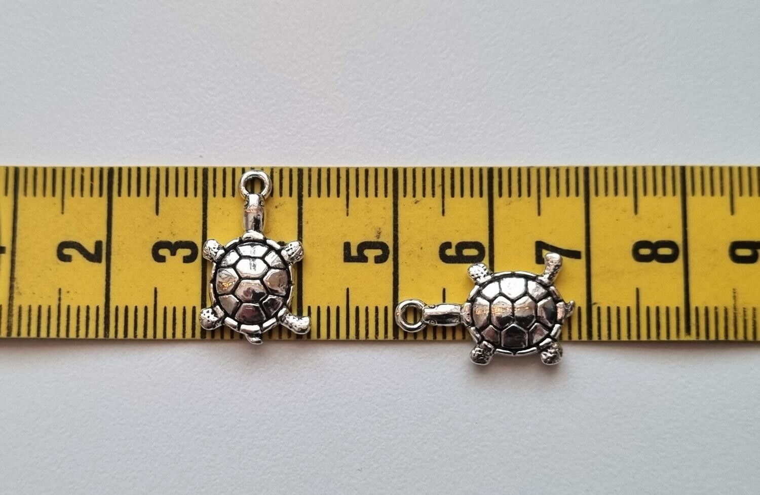 2 st söta sköldpaddor. Berlocker / charms / hängen