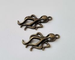 2 st bronsfärgade bläckfiskar. Berlocker / charms / hängen