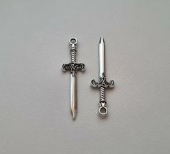 2 st minisvärd, miniatyrsvärd. Berlocker / charms