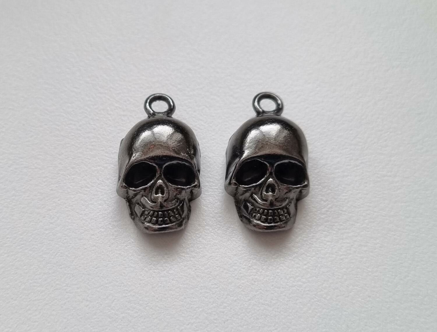 2 st svarta dödskallar. Hängen / berlocker / charms för smyckestillverkning