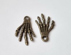 2 st bronsfärgade händer / skeletthänder