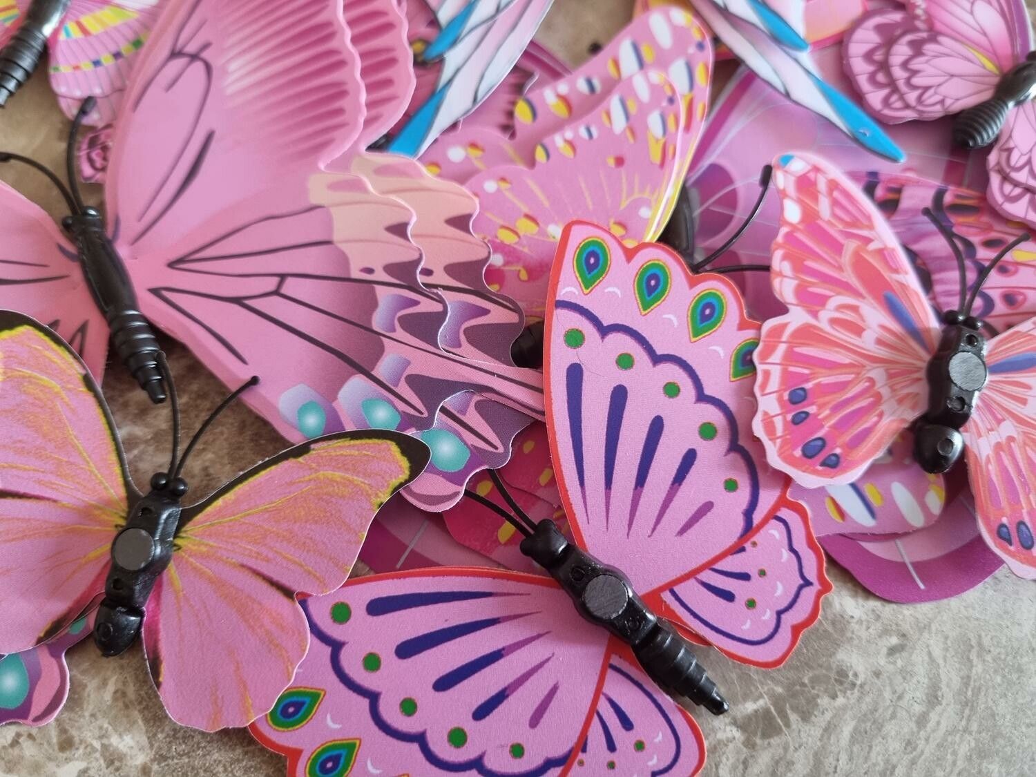 12 st fjärilar med magnet på baksidan - Rosa