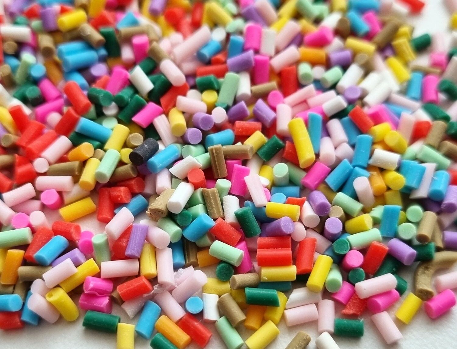 1000 st små strössel av mjuk lera, polymerlera för scrapbooking