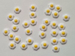 10 st ägg, miniatyrägg, miniatyrer för dockskåp / tittskåp