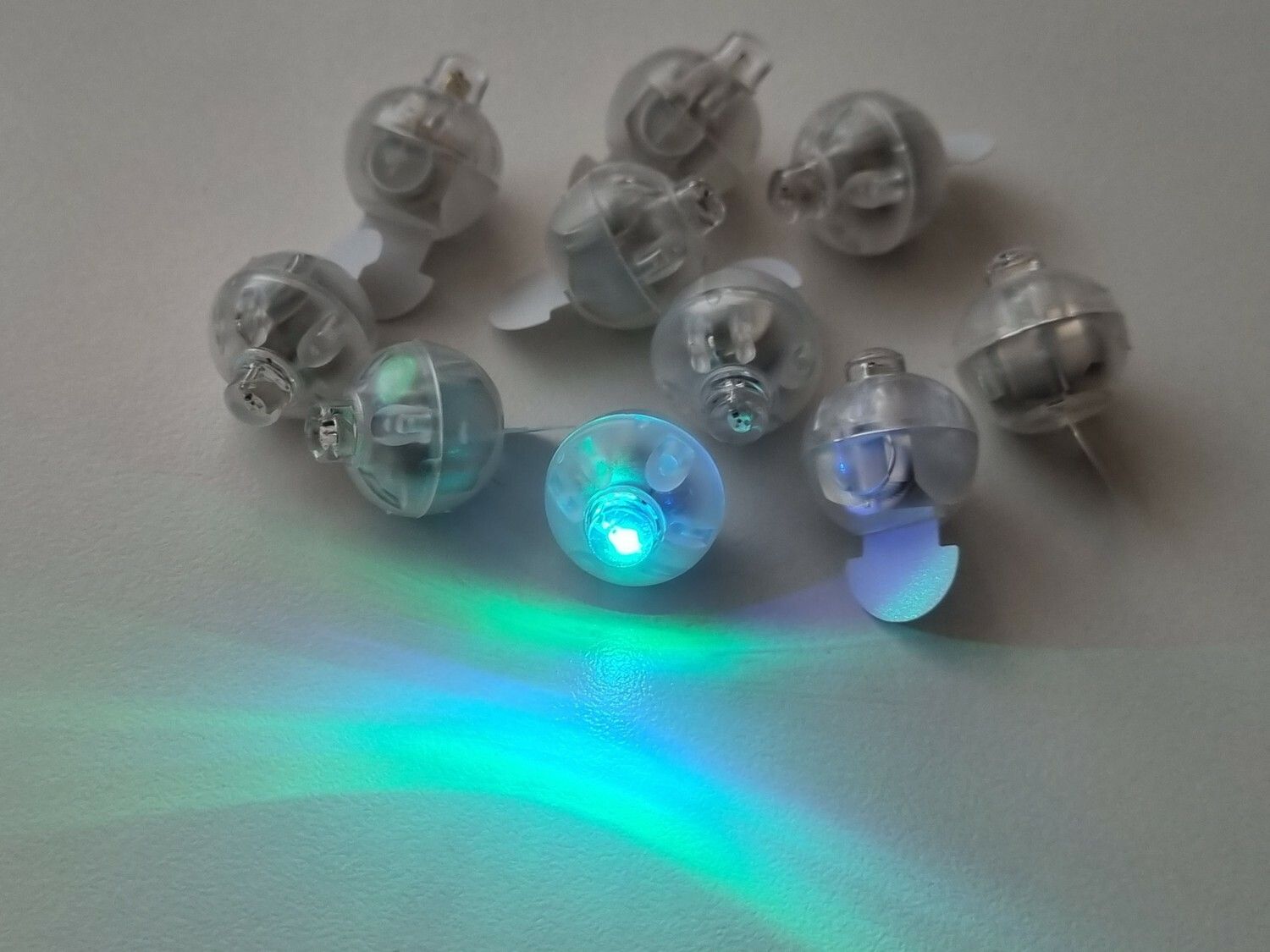 10 st runda bollar med LED-ljus. För julbelysning och dekoration