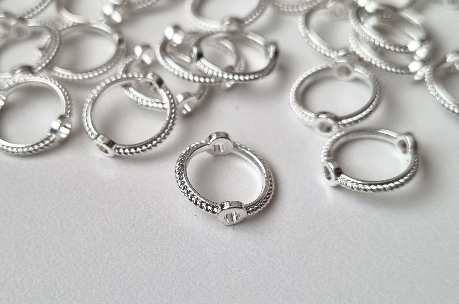 10 st connectors, ringar (silverfärgade)