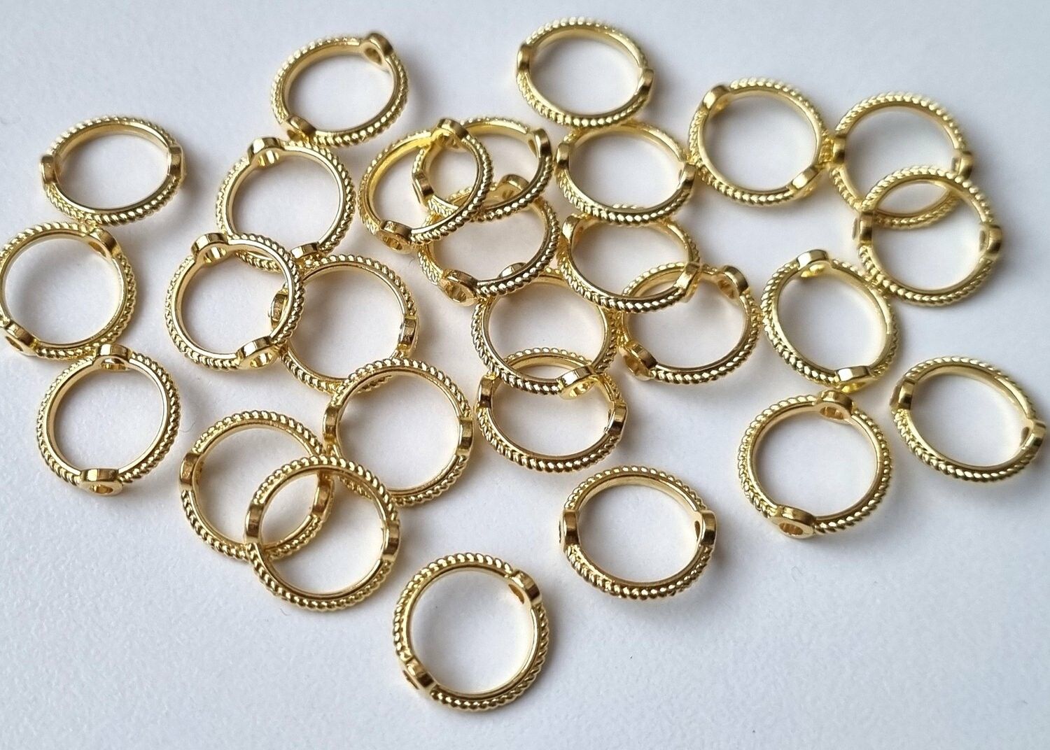 10 st connectors, ringar (guldfärgade)