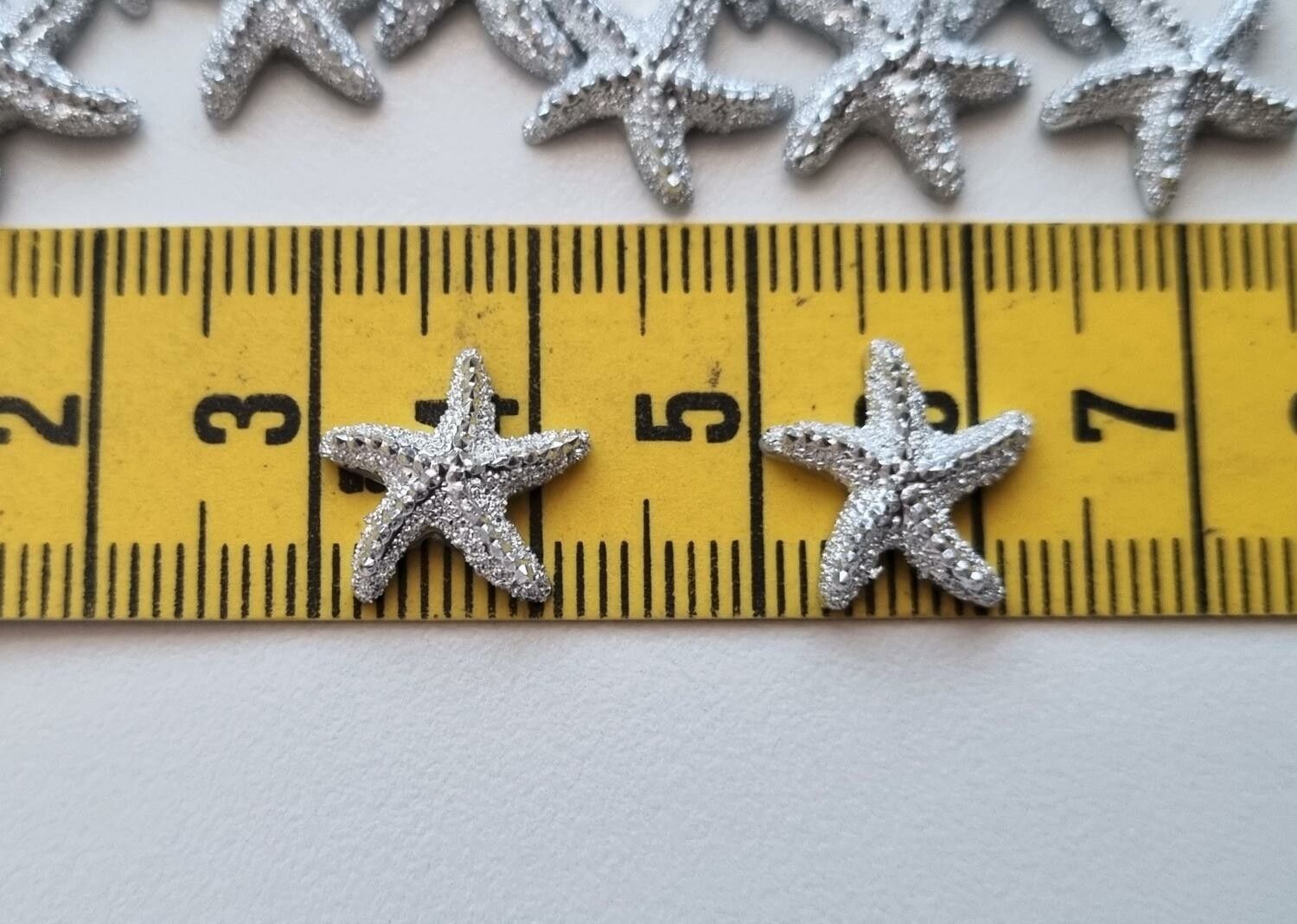 10 st små grå sjöstjärnor, flatbacks för dekoration, scrapbooking mm