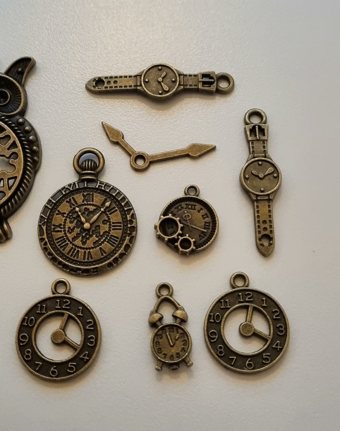 10 st berlocker / charms - Klockor i steampunk, bronsfärgade klockberlocker