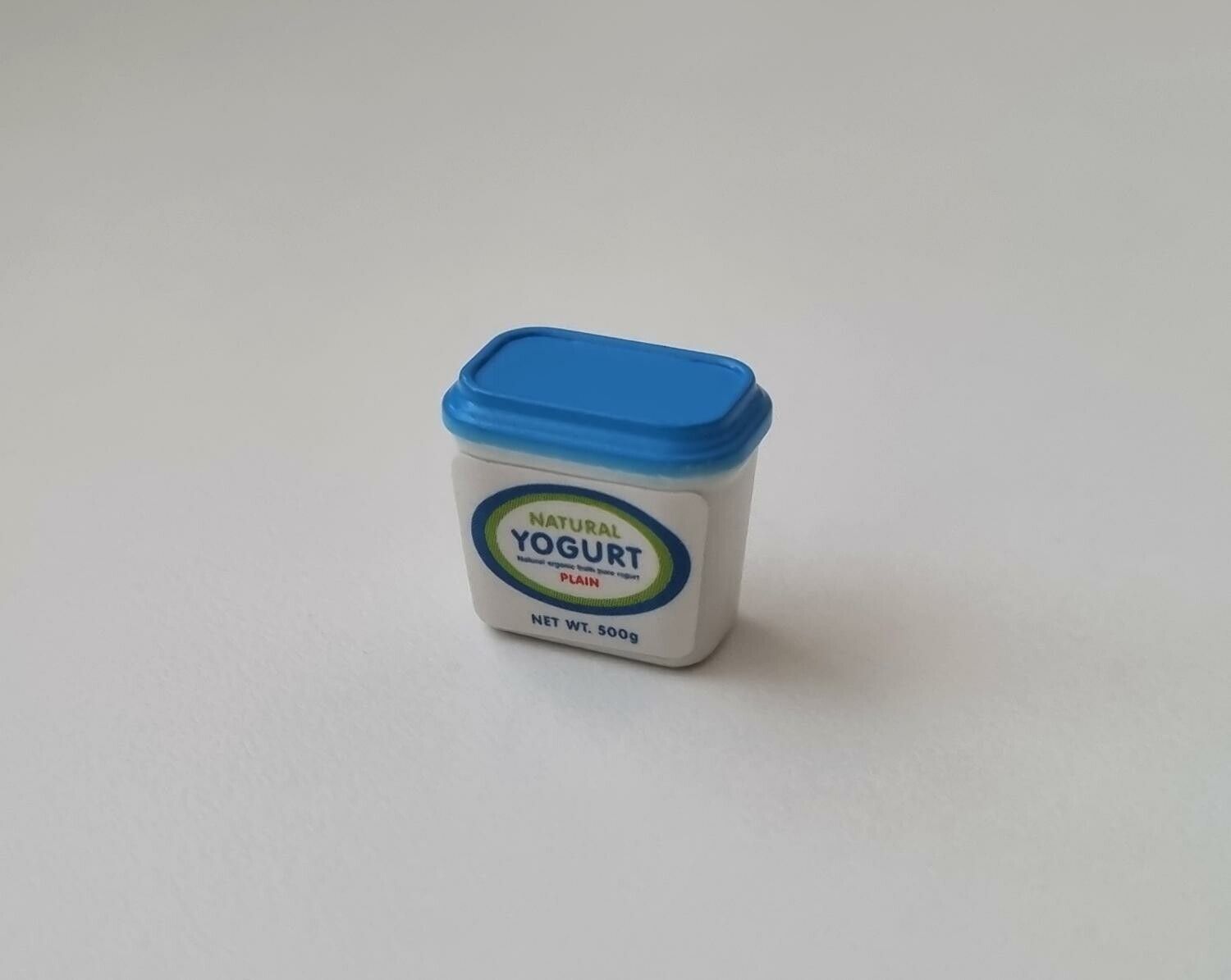 1 st yogurt. Miniatyr till dockskåp, tittskåp