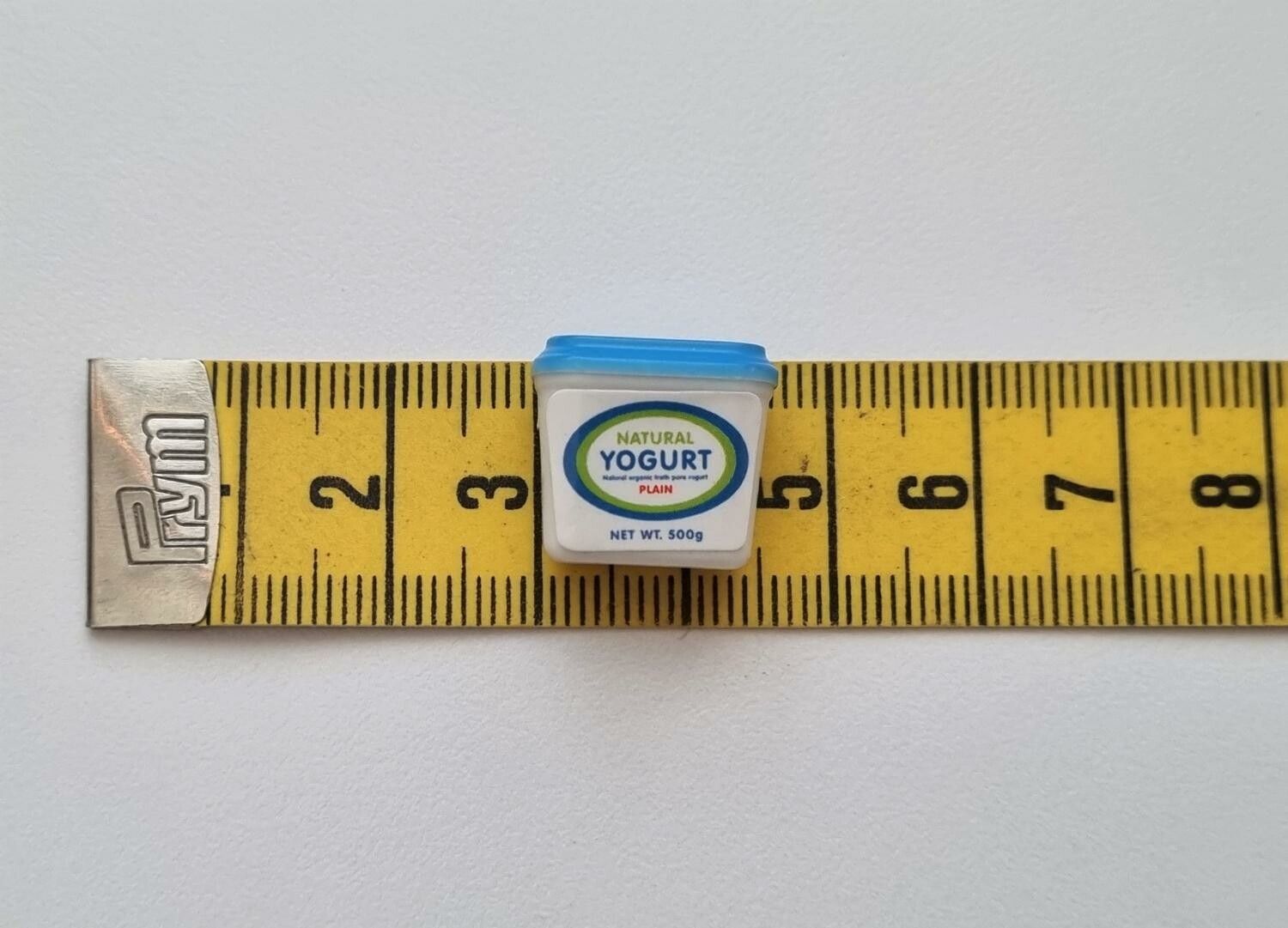 1 st yogurt. Miniatyr till dockskåp, tittskåp
