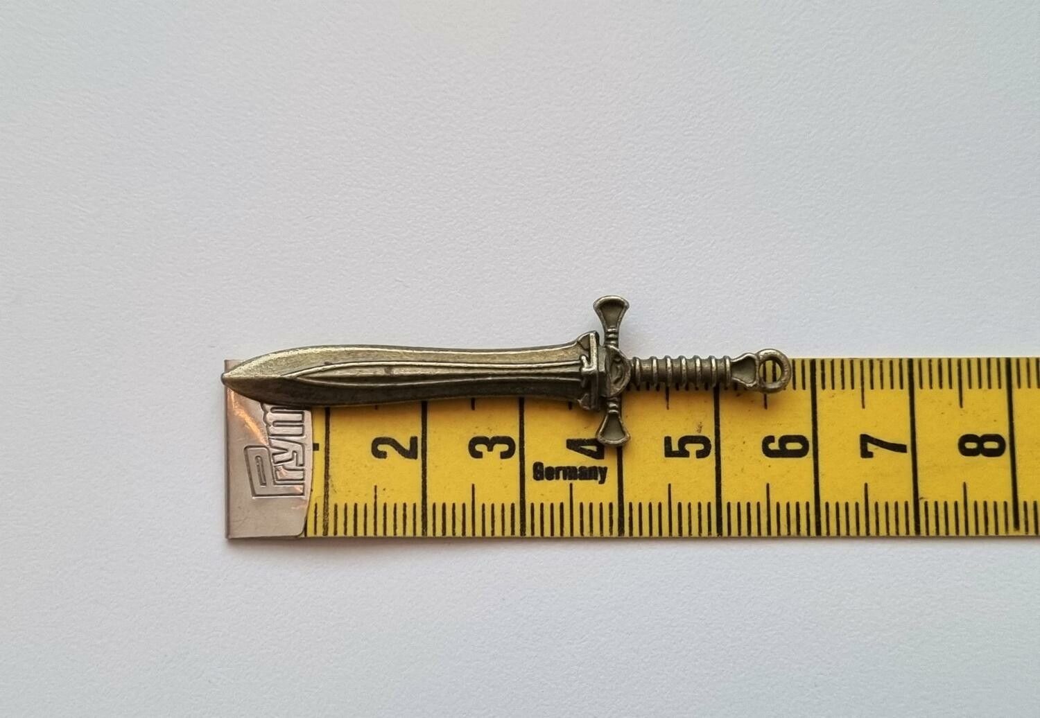 Miniatyr vapen, minivapen till dockskåp dockhus tittskåp (variant 20)