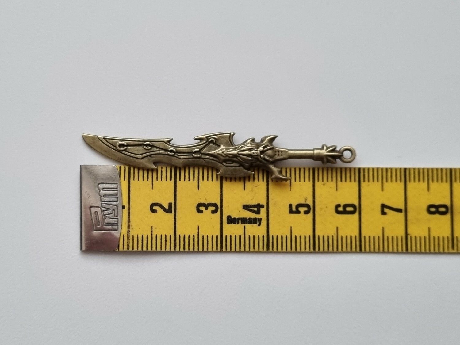 Miniatyr vapen, minivapen till dockskåp dockhus tittskåp (variant 20)