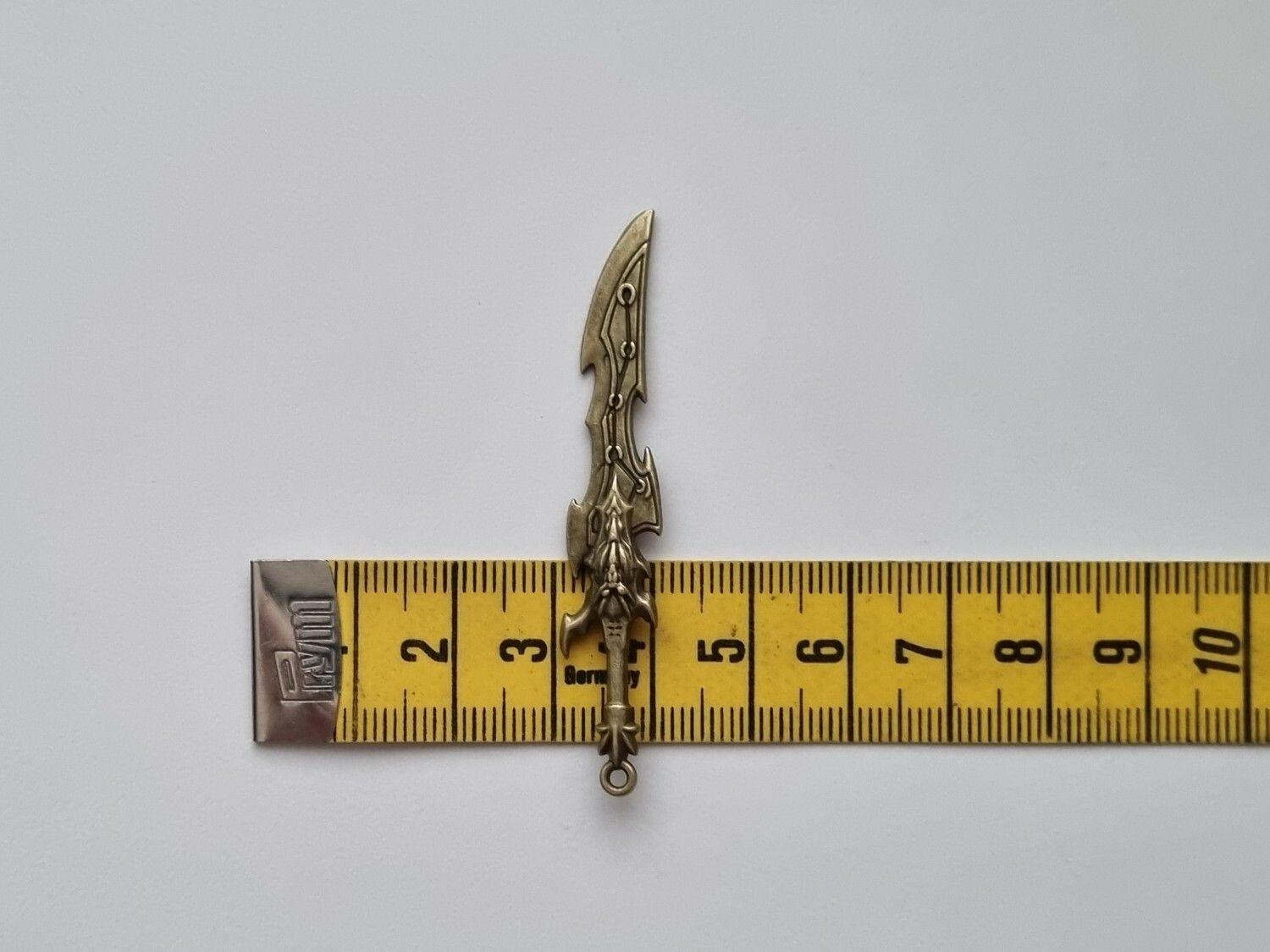 Miniatyr vapen, minivapen till dockskåp dockhus tittskåp (variant 20)