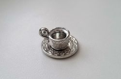 Kopp på fat. Miniatyr för tittskåp, dockskåp