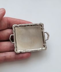 1 st Serveringsbricka / bricka. Miniatyr för tittskåp, dockskåp