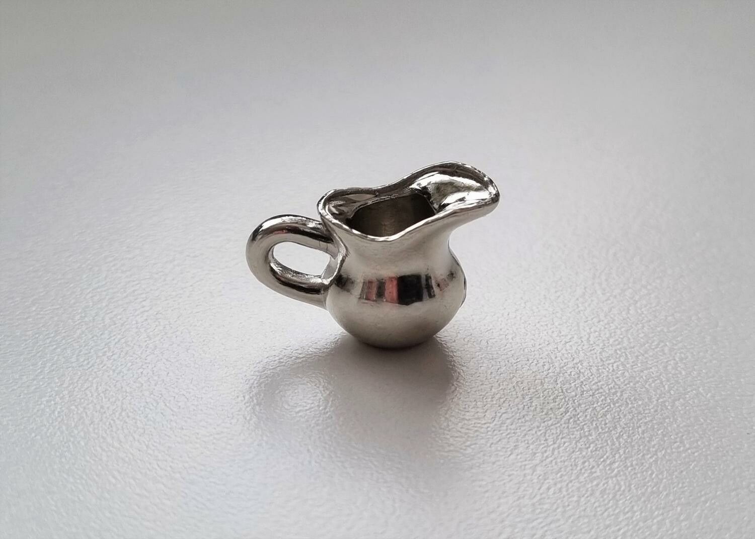 1 st Tillbringare / kanna. Miniatyr för tittskåp, dockskåp